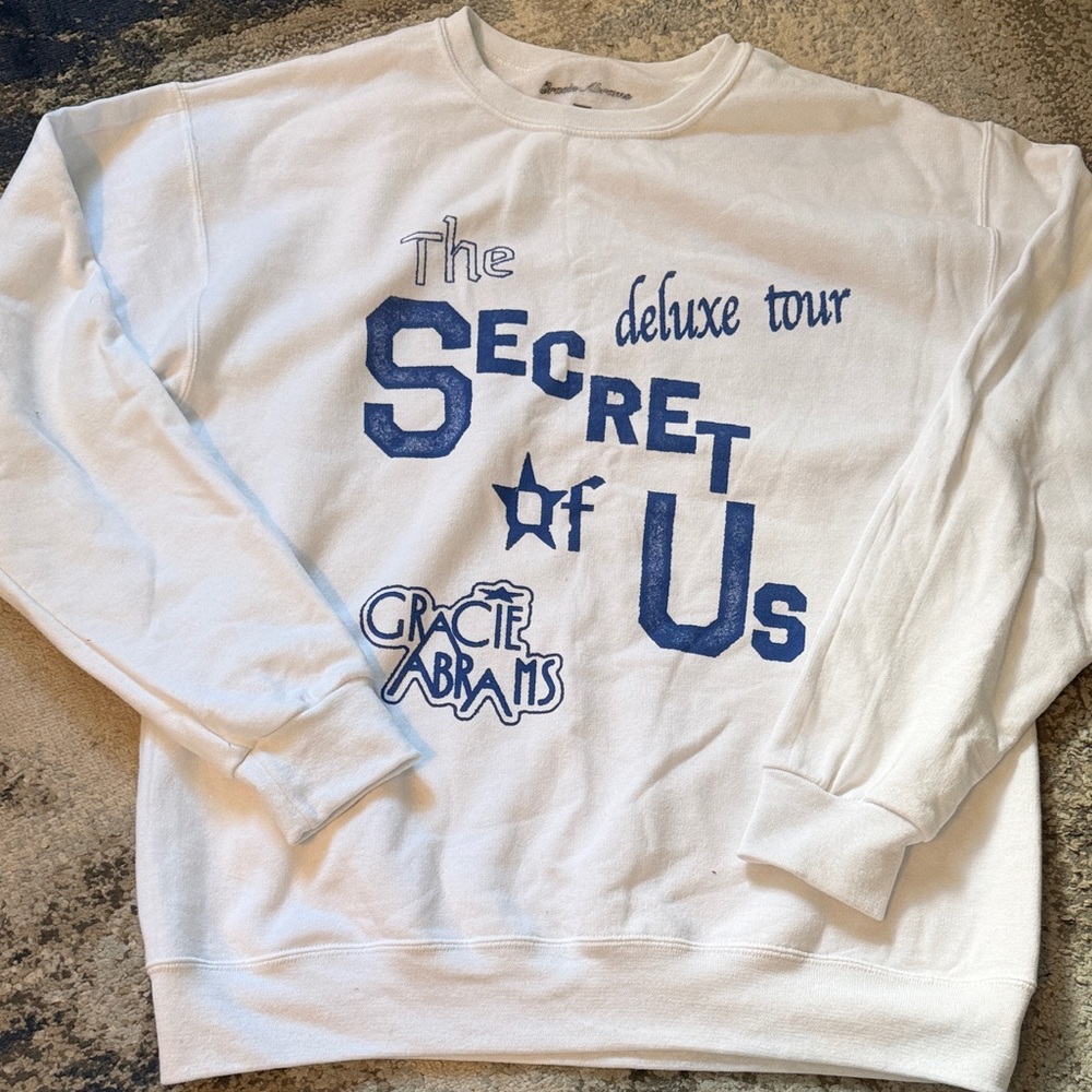 Gracie Abram’s Secret of Us tour sweatshirt medium
